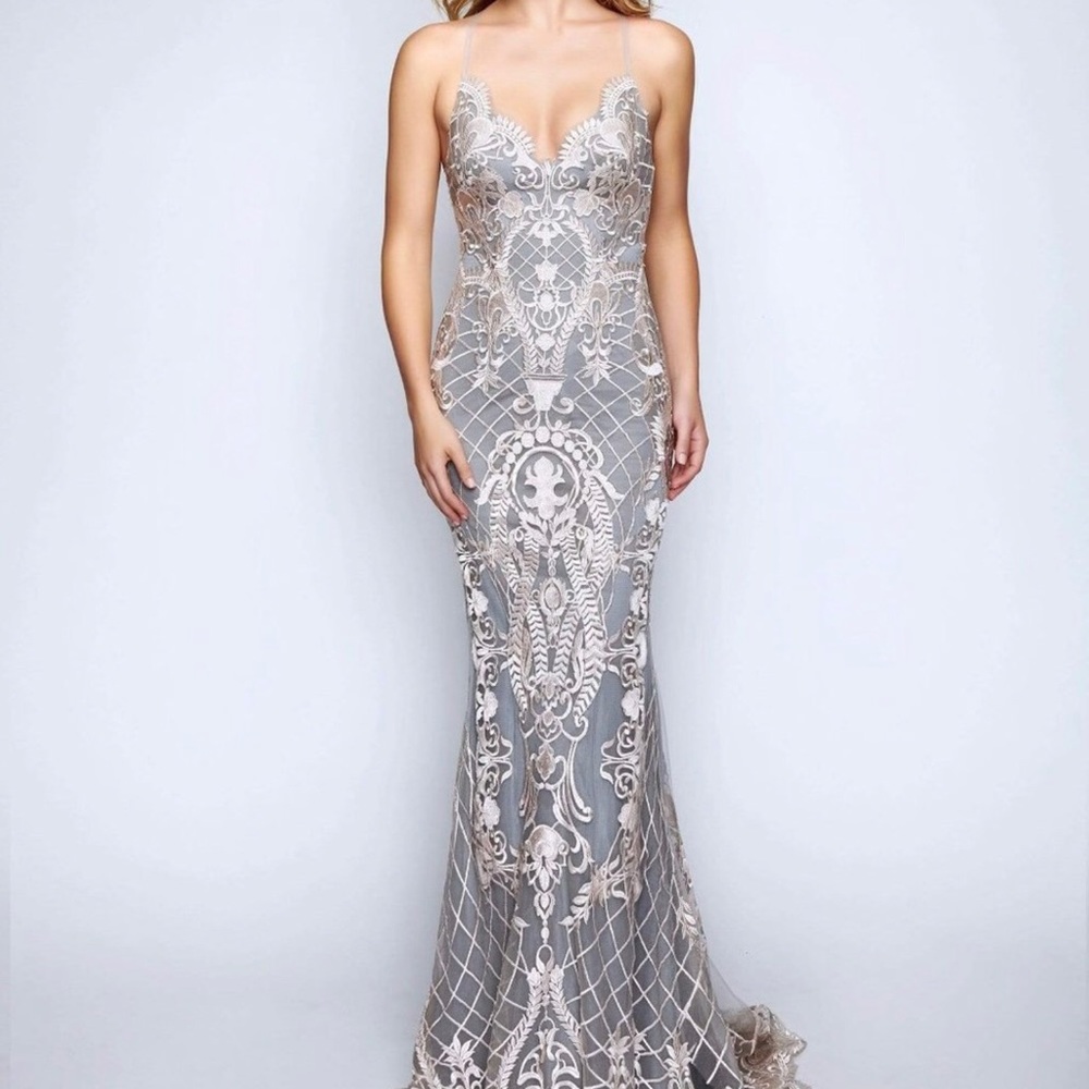 Nina Canacci Sz 0 formal dress. Cream lace over gray. Never worn. Wedding, prom.